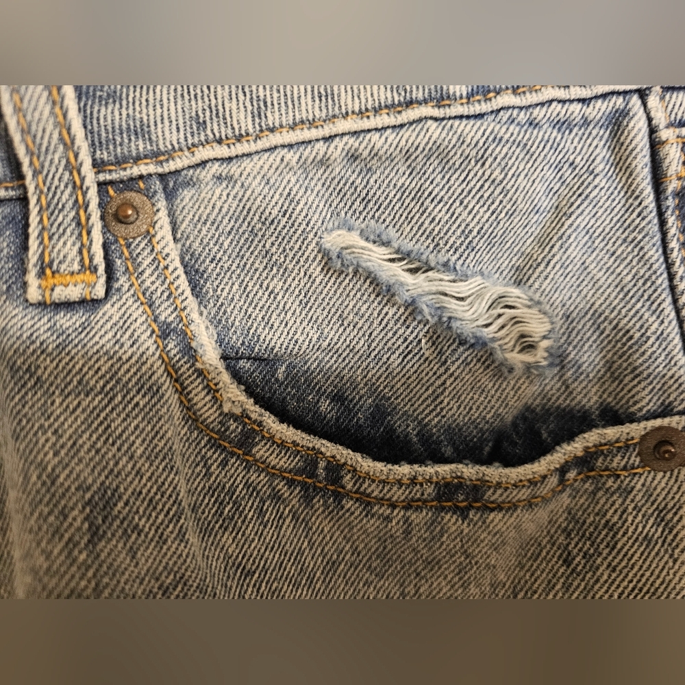 NWOT Levi's Superflow Blue Jeans. Size: 26W 32L - Picture 7 of 10
